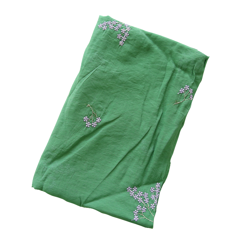 Tessuto estivo ricamato in set - Embroidery Canvas recensione e prezzo